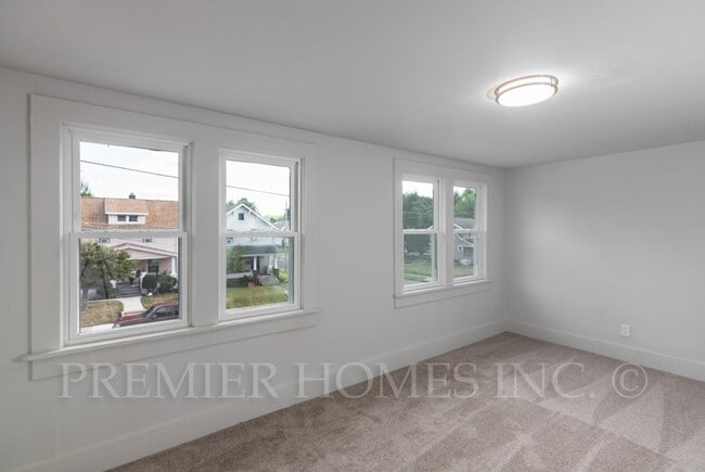 Building Photo - 3 Bed Home with Large Yard & Detached Garage – $1,495/mo