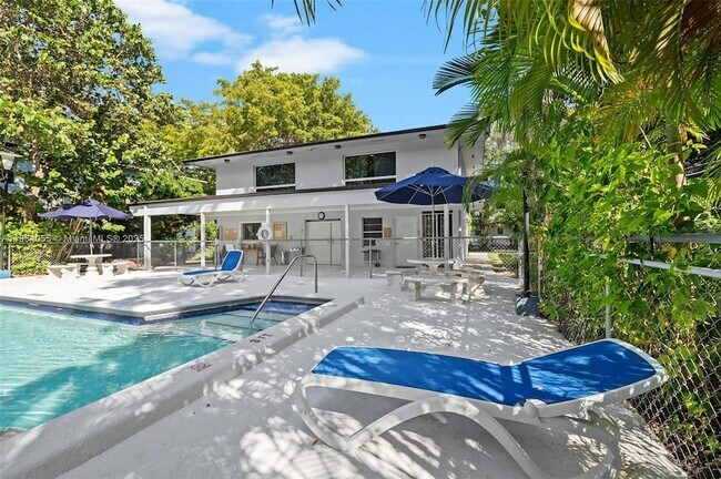 Building Photo - 7865 SW 57th Ave