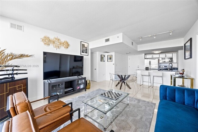 Building Photo - 1861 NW S River Dr