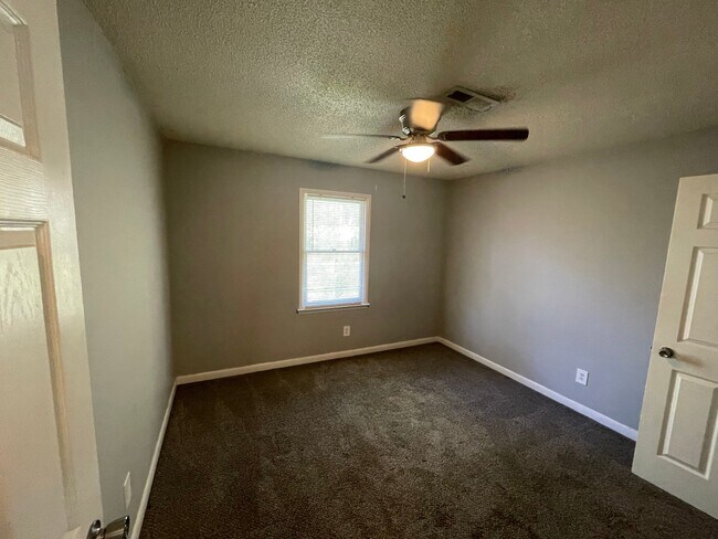 Building Photo - 4514 Bonnell Dr