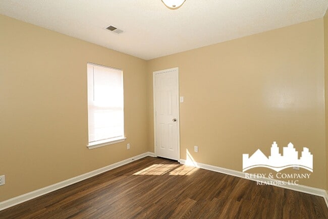 Building Photo - 275 Gracewood St