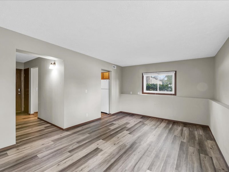 Building Photo - 112 W Raab Rd
