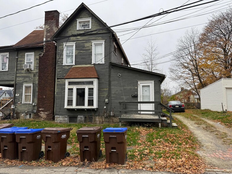 Building Photo - 447 E Silver St