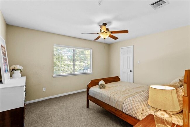 Building Photo - 10116 Pinehurst Dr