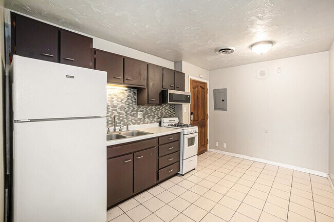 Building Photo - 3512 Dodge St