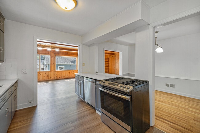 Building Photo - 5231 N Bay Ridge Ave