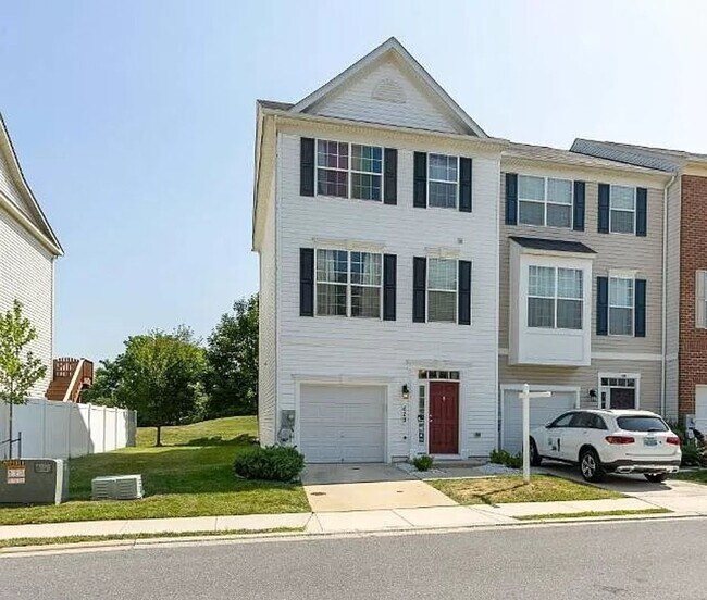 Primary Photo - 3 level End Unit townhouse w/bump out in B...