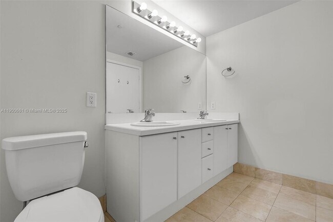 Building Photo - 2475 Brickell Ave