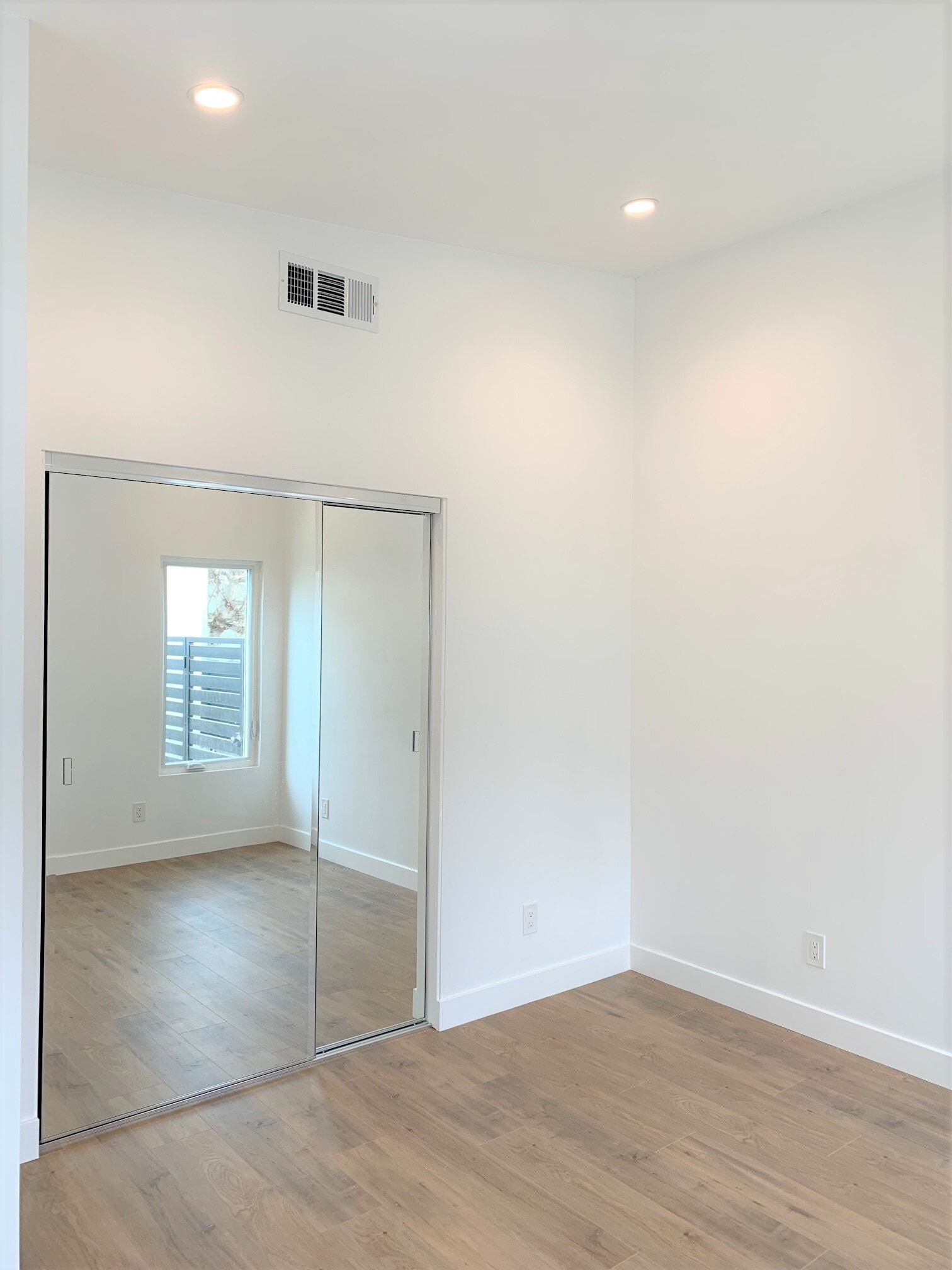 Building Photo - 3424 Edgehill Dr