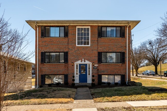 Building Photo - Cozy 1 Bedrooms in Maplewood