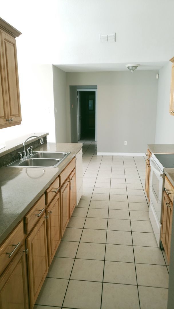 Building Photo - Great size Duplex for rent in Arlington!