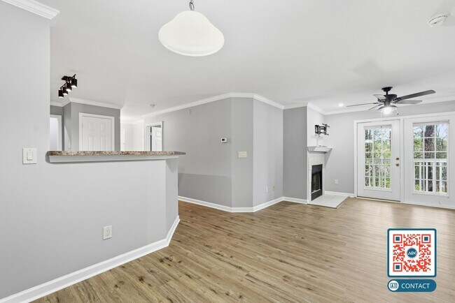 Building Photo - Beautiful Top-Floor Condo in the Heart of Bluffton - $500 Move In Special