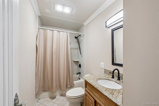 Building Photo - 624 E Main St