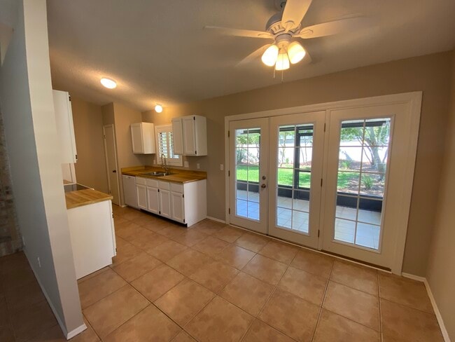 Building Photo - 2417 Brittany Ct