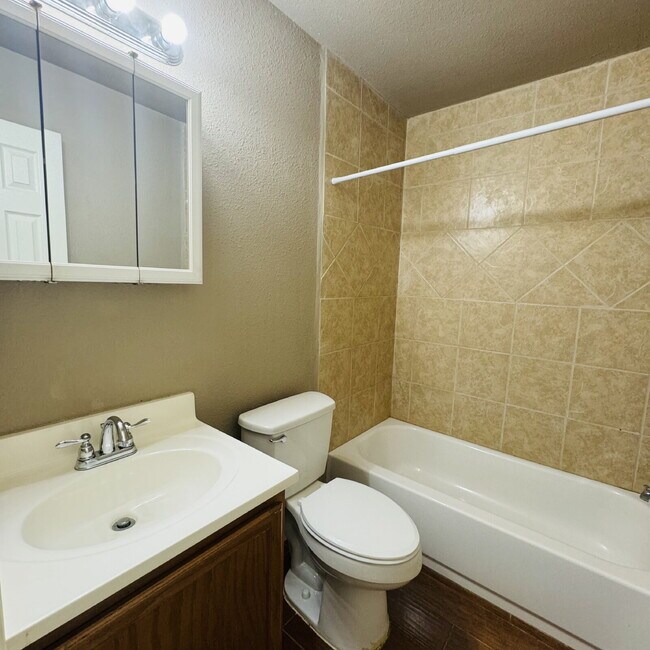Building Photo - 2451 Clayborn
