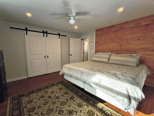 Building Photo - 1330 Lake St