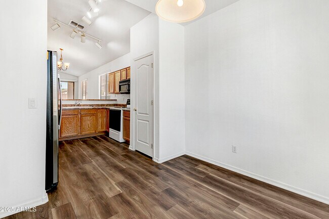Building Photo - 17228 W Elm St