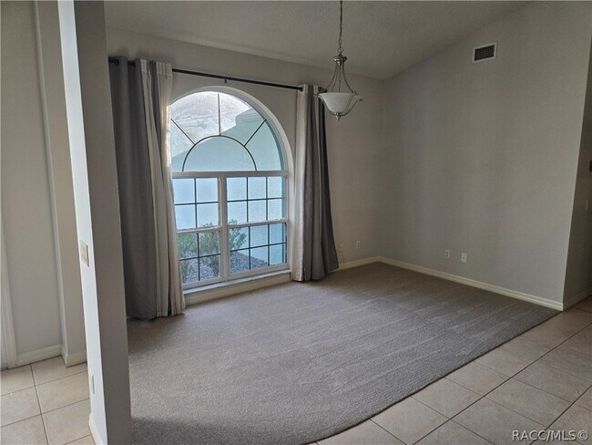 Building Photo - 14 Hollyhock Ct