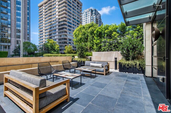 Building Photo - 10777 Wilshire Blvd