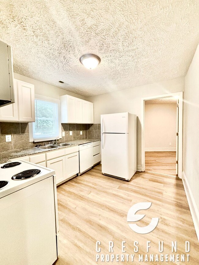 Building Photo - Adorable 2BR in Haymount! AVAILABLE NOW!