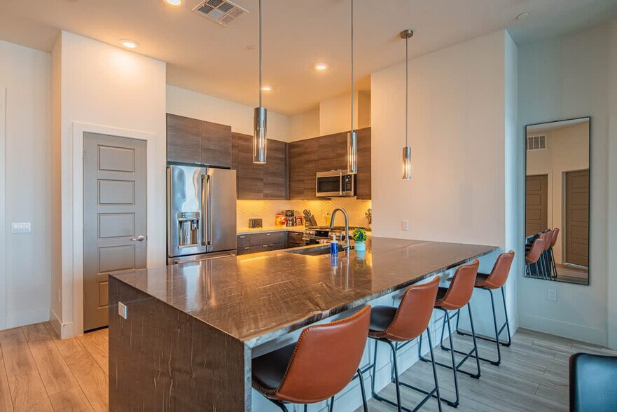 Building Photo - 15501 N Dial Blvd