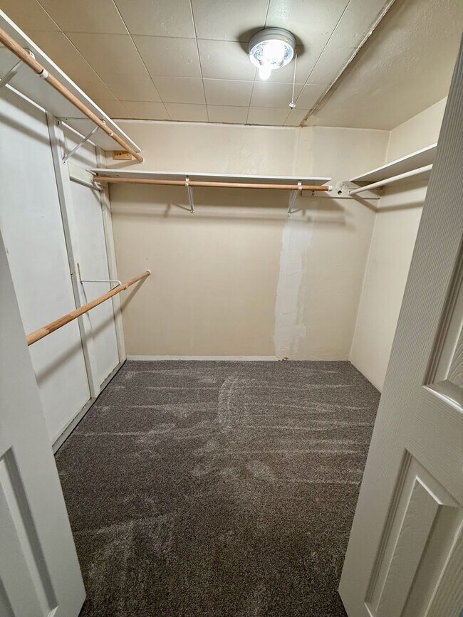 Building Photo - Updated 3 Bed Home with Large Yard