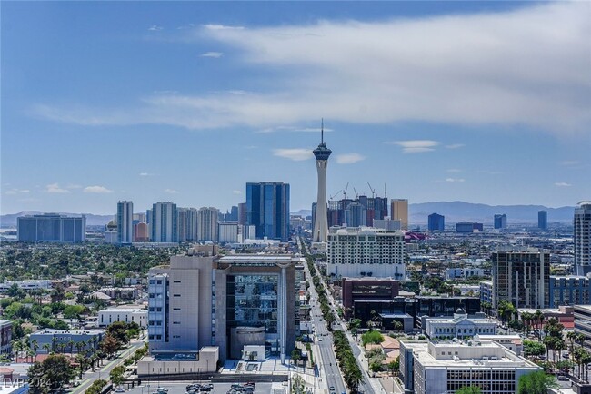 Building Photo - 150 S Las Vegas Blvd