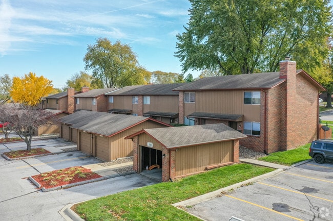 Primary Photo - Country Club Village Townhomes