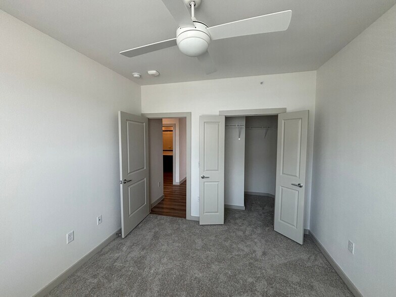 Building Photo - 1301 Leah Ave