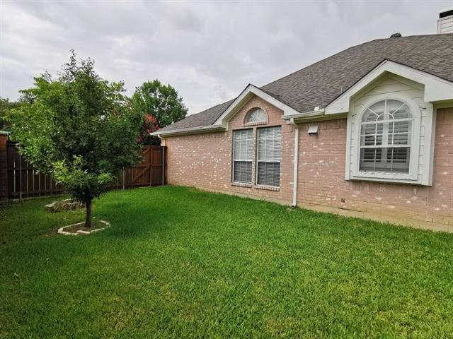 Building Photo - 9300 Vista Cir
