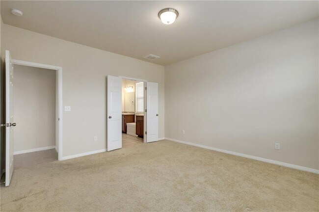 Building Photo - 217 Michaelis Dr