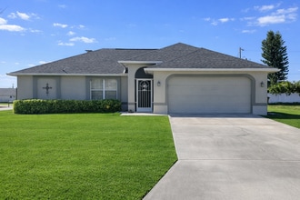 Building Photo - 502 NE 19th Ct