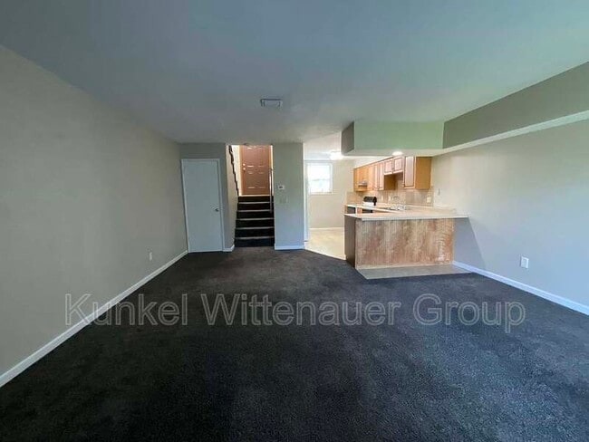 Building Photo - 711 White Oak Dr