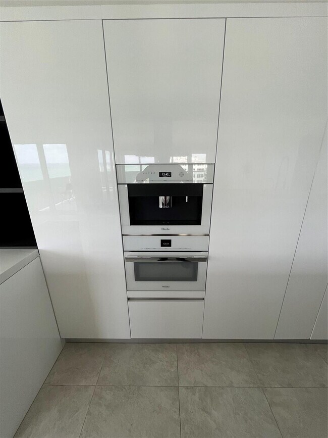 Building Photo - 3500 Galt Ocean Dr