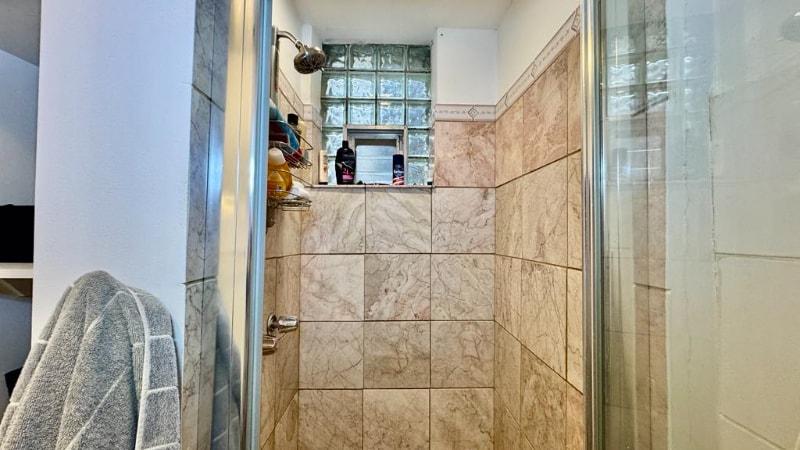 Building Photo - 1368 W Evergreen Ave