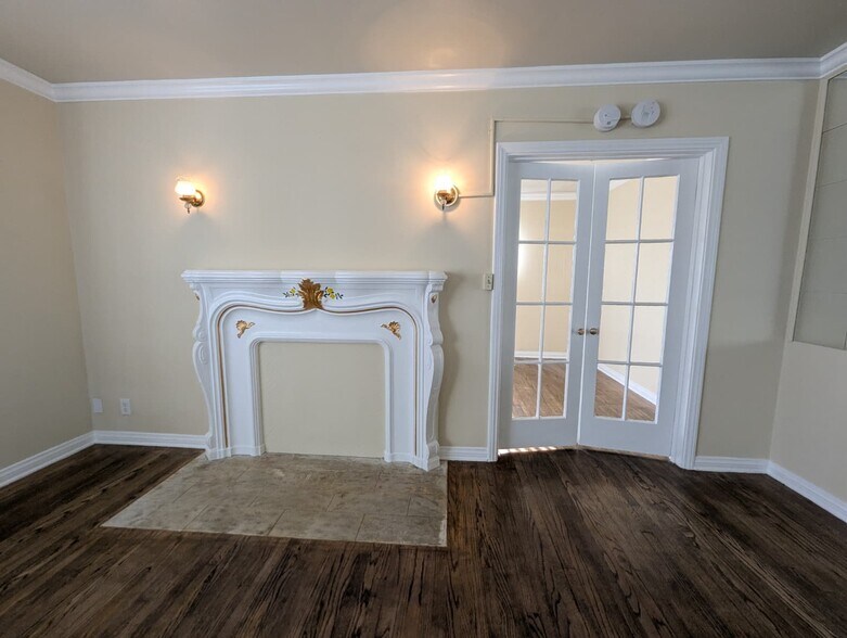 Building Photo - 1011 W 65th St