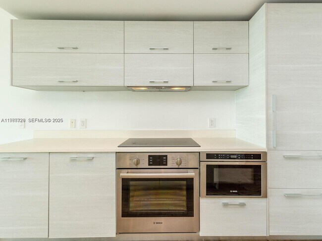 Building Photo - 650 NE 32nd St