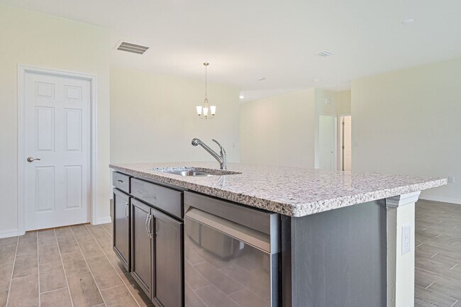 Building Photo - ** 3 + Den Home in NW Cape ~ 2 Car Garage **