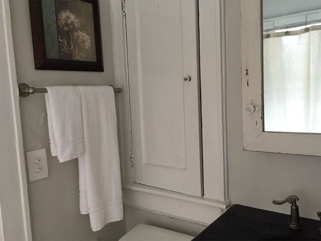 Building Photo - 1051 Government St