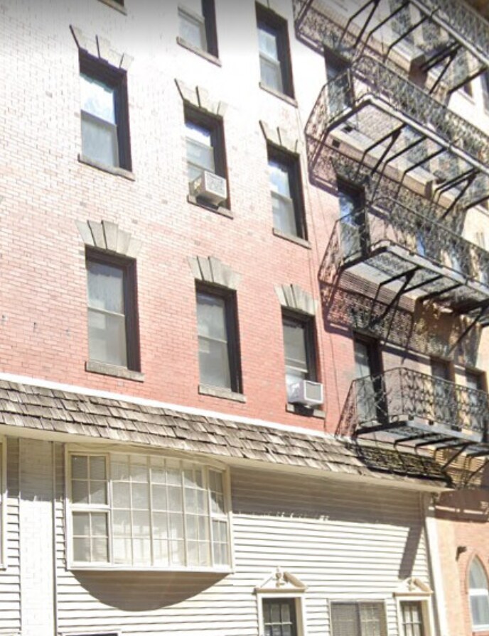 Building Photo - 12 Charter St