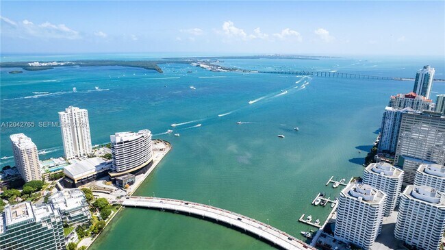 Building Photo - 495 Brickell Ave