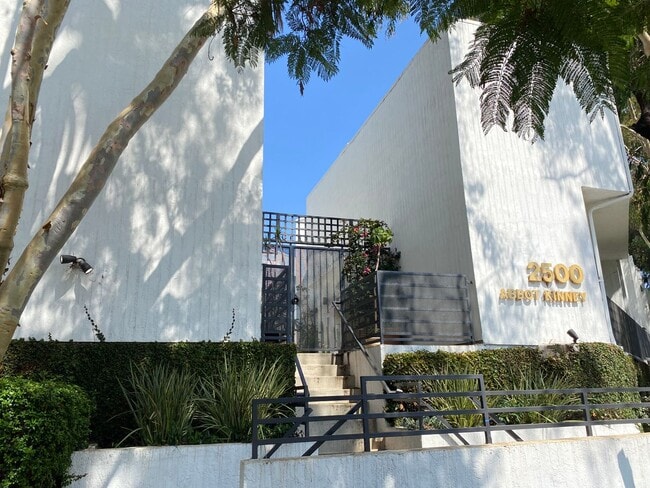 Building Photo - 2500 Abbot Kinney Blvd
