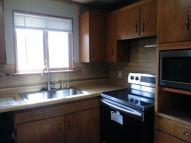 Building Photo - 380 W 1050 N
