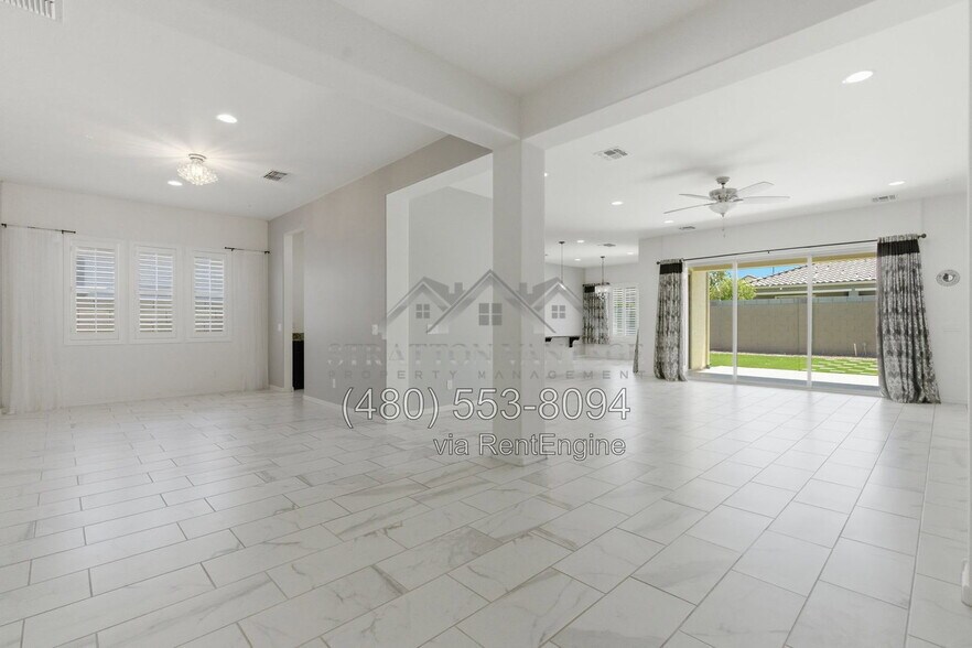 Building Photo - 1083 E Holland Park Dr