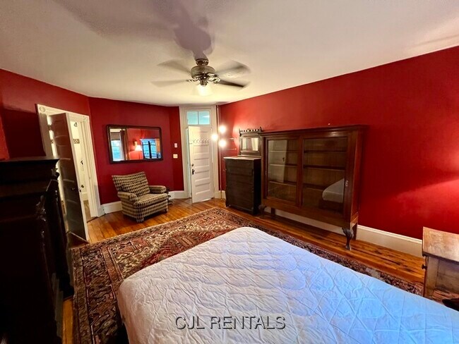 Building Photo - 684 Washington St