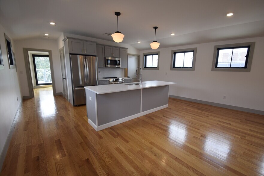 Primary Photo - 15 Maywood St