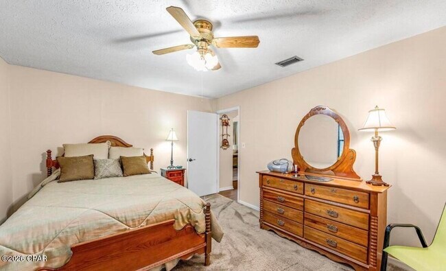 Building Photo - 1416 N Gray Ave