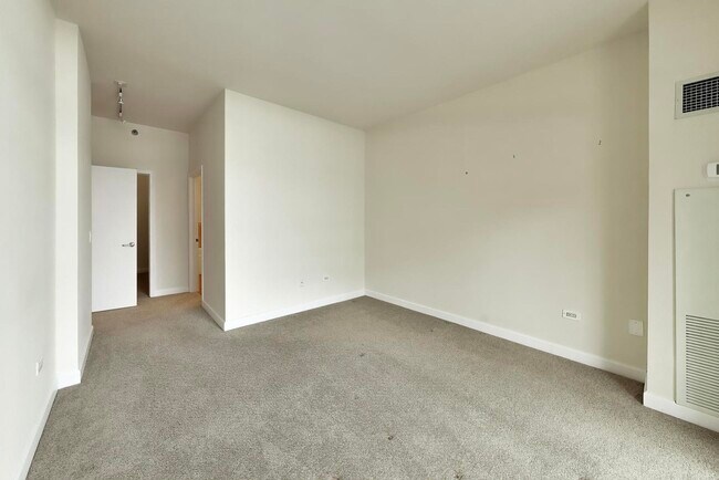 Building Photo - 1322 S Prairie Ave