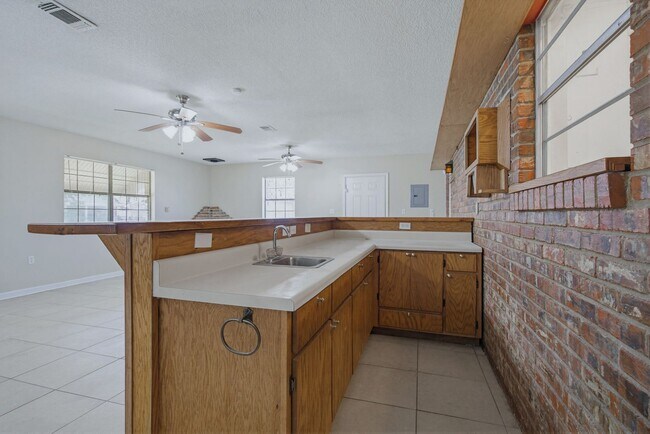 Building Photo - 5471 Buena Vista Ave