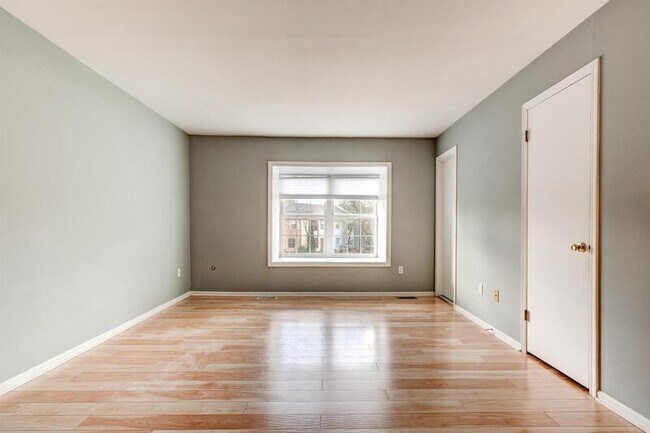 Building Photo - 811 Kings Croft Dr